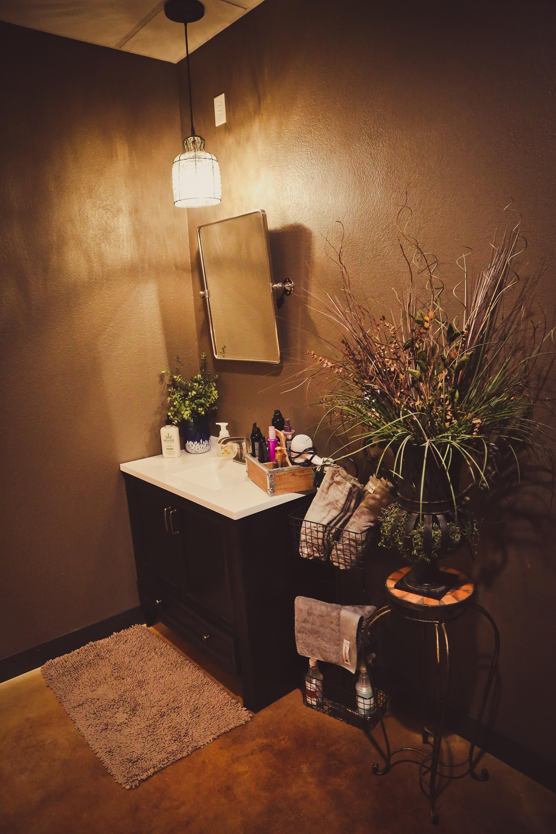 HIP Salon And Spa In Aberdeen SD | Vagaro